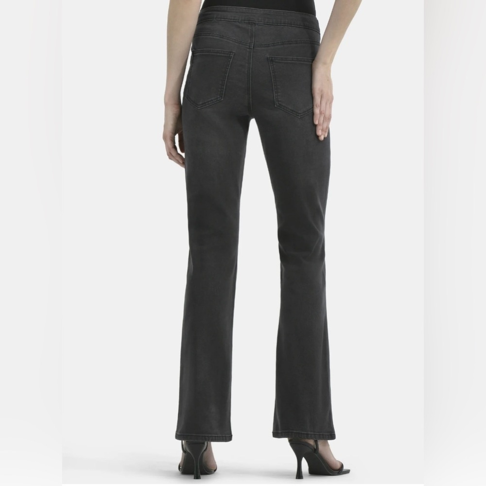 Elegant Black Flare Jeans for Women - Picture 4 of 10